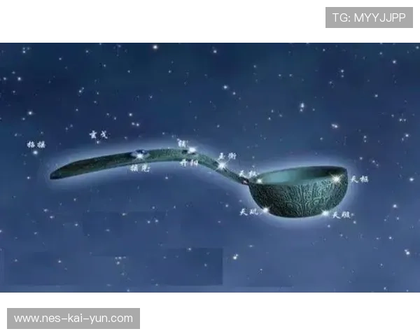 球迷扔下的假牙变成北斗七星，勺口舀起球倒进门